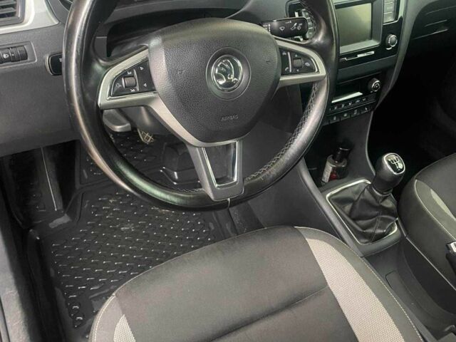 Черный Шкода Рапид, объемом двигателя 1.2 л и пробегом 220 тыс. км за 6291 $, фото 5 на Automoto.ua