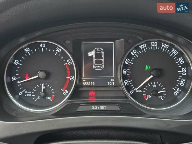 Черный Шкода Рапид, объемом двигателя 1.2 л и пробегом 350 тыс. км за 9000 $, фото 11 на Automoto.ua