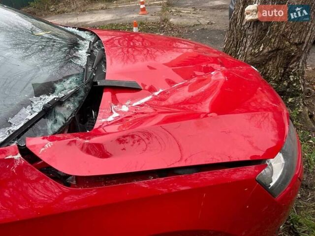 Красный Шкода Рапид, объемом двигателя 1.39 л и пробегом 150 тыс. км за 4900 $, фото 4 на Automoto.ua