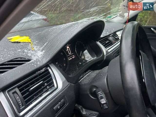 Красный Шкода Рапид, объемом двигателя 1.39 л и пробегом 150 тыс. км за 4900 $, фото 8 на Automoto.ua