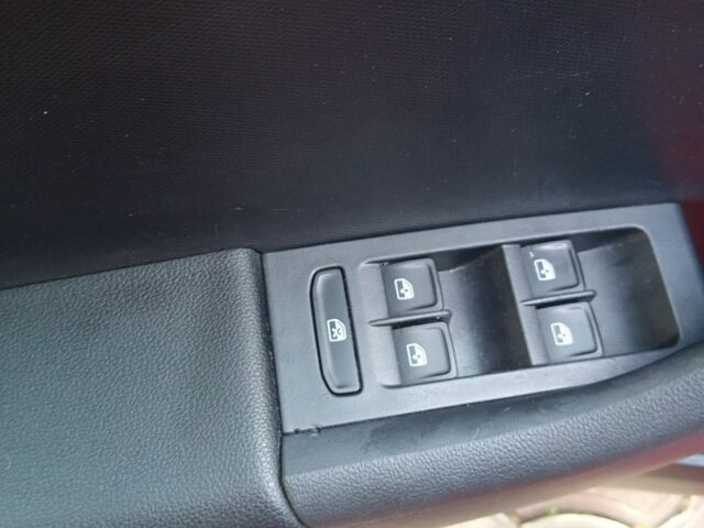 Красный Шкода Рапид, объемом двигателя 1.2 л и пробегом 248 тыс. км за 4950 $, фото 10 на Automoto.ua