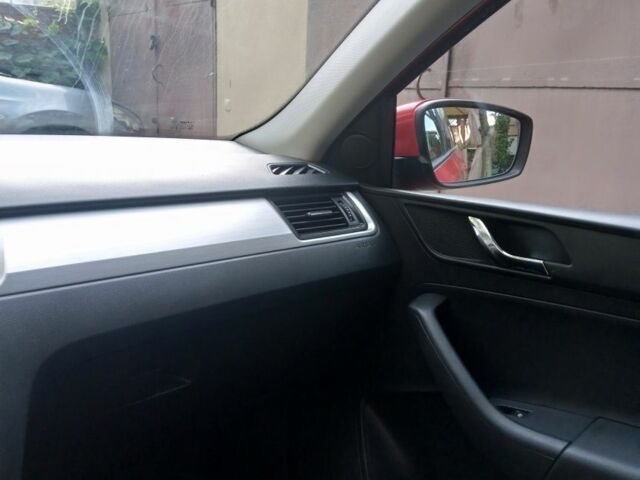 Красный Шкода Рапид, объемом двигателя 1.2 л и пробегом 248 тыс. км за 4950 $, фото 2 на Automoto.ua