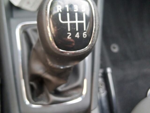 Красный Шкода Рапид, объемом двигателя 1.2 л и пробегом 248 тыс. км за 4950 $, фото 4 на Automoto.ua