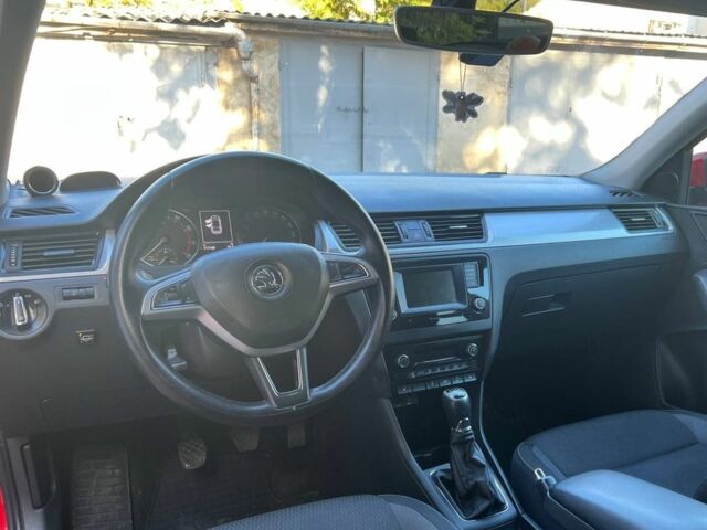 Красный Шкода Рапид, объемом двигателя 1.2 л и пробегом 111 тыс. км за 8000 $, фото 4 на Automoto.ua