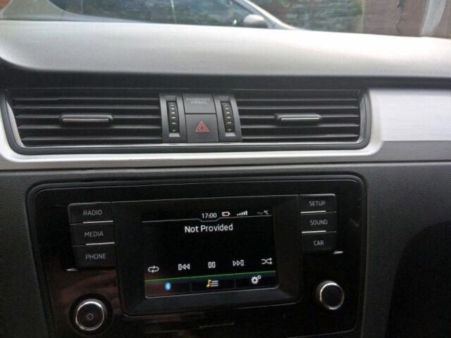 Красный Шкода Рапид, объемом двигателя 1.2 л и пробегом 248 тыс. км за 4950 $, фото 3 на Automoto.ua