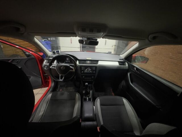 Красный Шкода Рапид, объемом двигателя 1.2 л и пробегом 124 тыс. км за 6000 $, фото 4 на Automoto.ua