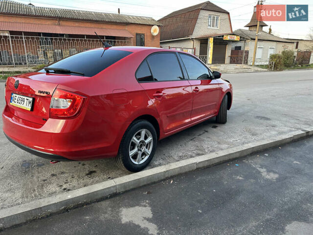 Красный Шкода Рапид, объемом двигателя 1.6 л и пробегом 320 тыс. км за 7800 $, фото 5 на Automoto.ua