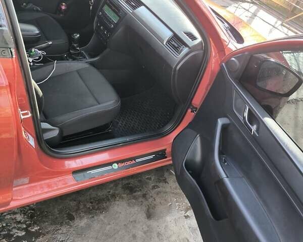 Червоний Шкода Рапід, об'ємом двигуна 1.2 л та пробігом 76 тис. км за 9000 $, фото 10 на Automoto.ua