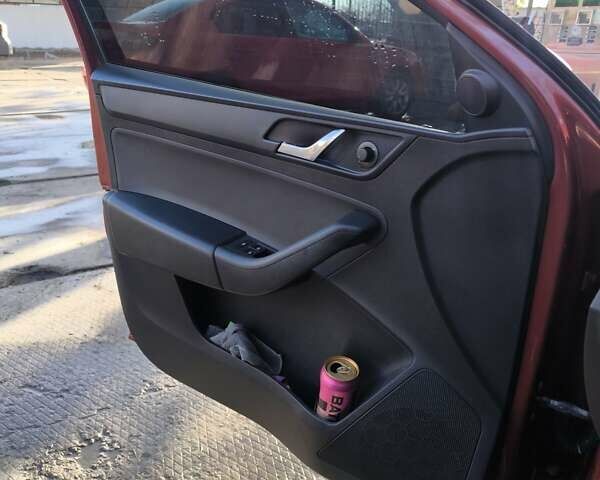 Червоний Шкода Рапід, об'ємом двигуна 1.2 л та пробігом 76 тис. км за 9000 $, фото 7 на Automoto.ua