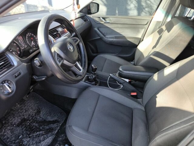 Червоний Шкода Рапід, об'ємом двигуна 1.2 л та пробігом 76 тис. км за 9000 $, фото 5 на Automoto.ua