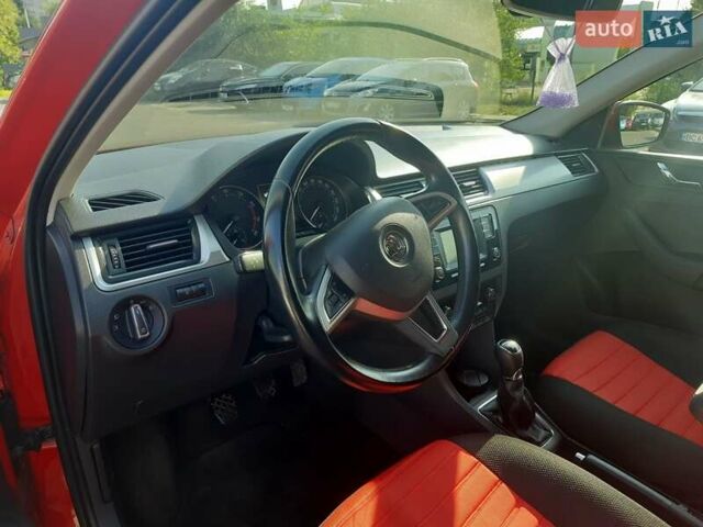 Красный Шкода Рапид, объемом двигателя 1.6 л и пробегом 94 тыс. км за 9500 $, фото 2 на Automoto.ua