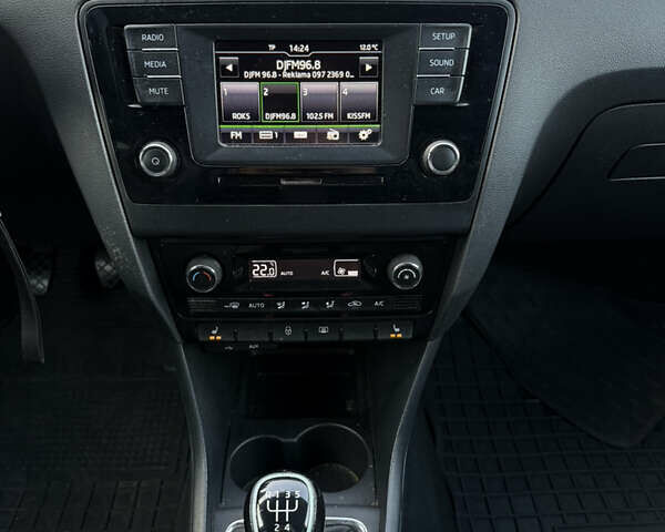 Красный Шкода Рапид, объемом двигателя 1.6 л и пробегом 333 тыс. км за 6500 $, фото 16 на Automoto.ua