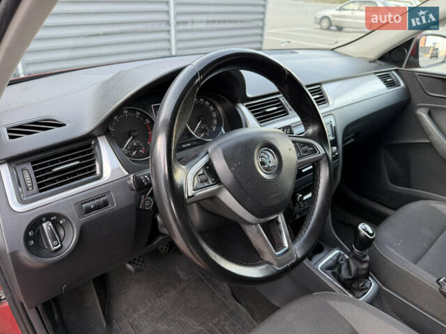 Красный Шкода Рапид, объемом двигателя 1.6 л и пробегом 333 тыс. км за 6500 $, фото 14 на Automoto.ua