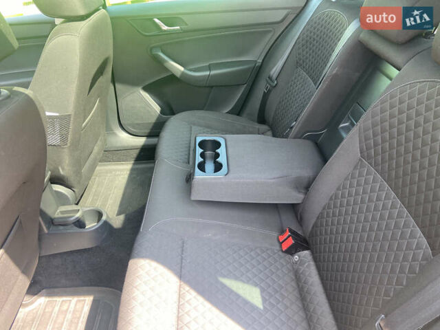 Шкода Рапід, об'ємом двигуна 1.6 л та пробігом 250 тис. км за 9500 $, фото 16 на Automoto.ua