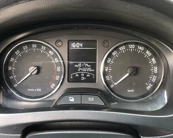 Шкода Рапід, об'ємом двигуна 1.6 л та пробігом 243 тис. км за 6900 $, фото 6 на Automoto.ua