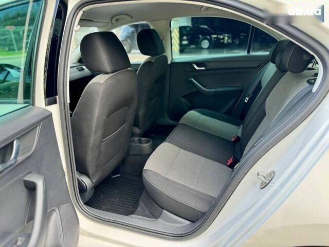 Шкода Рапид 2013 в Киеве на Automoto.ua Шкода Рапид, объемом двигателя 1.6 л и пробегом 215 тыс. км за 10500 $, фото 14 на Automoto.ua