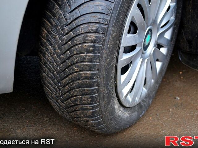 Шкода Рапид, объемом двигателя 1.2 л и пробегом 180 тыс. км за 6499 $, фото 13 на Automoto.ua