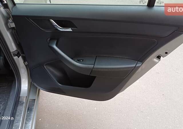 Шкода Рапід, об'ємом двигуна 1.2 л та пробігом 225 тис. км за 8400 $, фото 13 на Automoto.ua