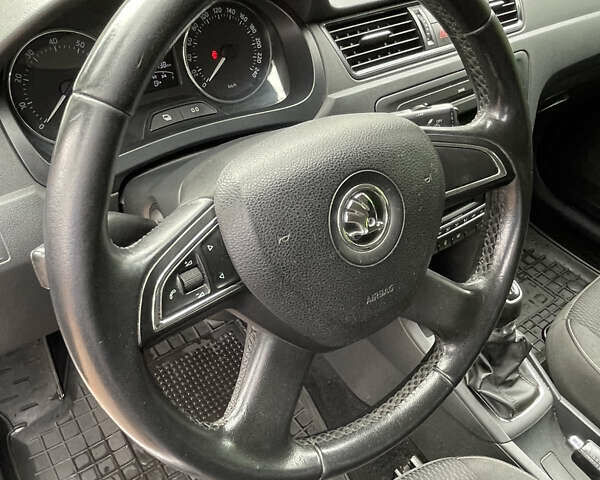 Серый Шкода Рапид, объемом двигателя 1.6 л и пробегом 316 тыс. км за 6800 $, фото 2 на Automoto.ua