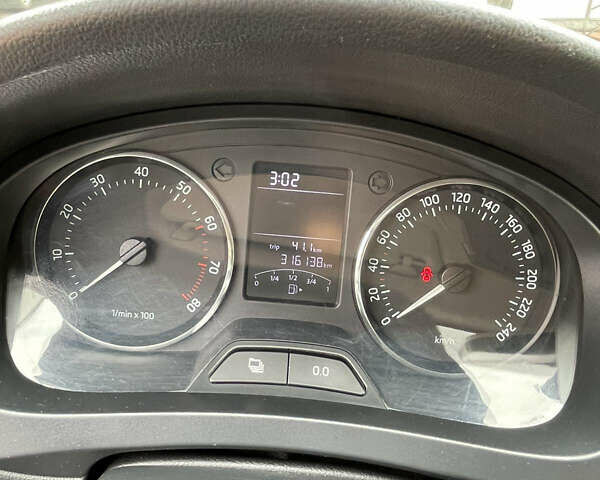 Серый Шкода Рапид, объемом двигателя 1.6 л и пробегом 316 тыс. км за 6800 $, фото 7 на Automoto.ua