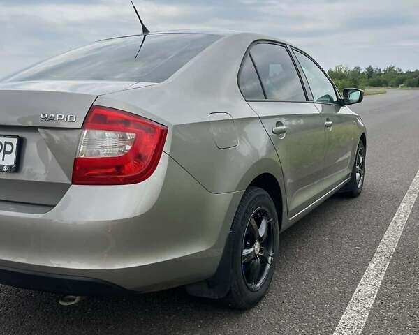 Сірий Шкода Рапід, об'ємом двигуна 1.2 л та пробігом 197 тис. км за 7200 $, фото 48 на Automoto.ua