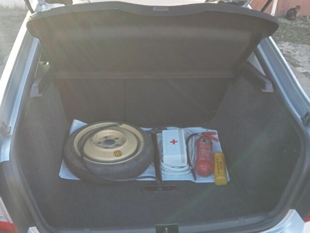 Серый Шкода Рапид, объемом двигателя 1.6 л и пробегом 84 тыс. км за 8600 $, фото 4 на Automoto.ua