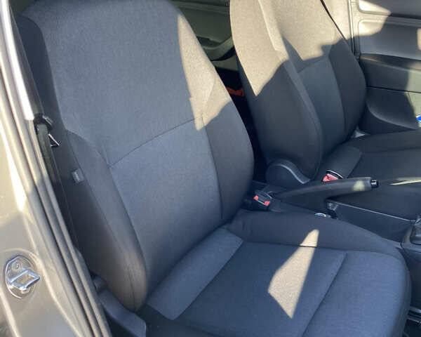 Серый Шкода Рапид, объемом двигателя 1.2 л и пробегом 120 тыс. км за 7300 $, фото 10 на Automoto.ua