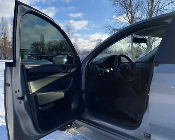 Серый Шкода Рапид, объемом двигателя 1.2 л и пробегом 120 тыс. км за 7300 $, фото 13 на Automoto.ua