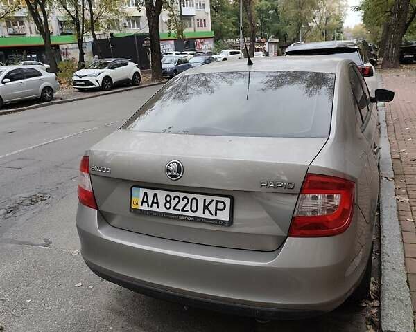 Серый Шкода Рапид, объемом двигателя 1.2 л и пробегом 70 тыс. км за 7500 $, фото 7 на Automoto.ua