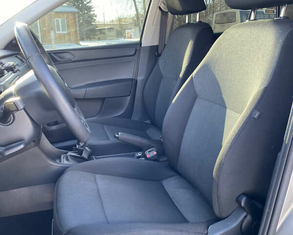 Серый Шкода Рапид, объемом двигателя 1.2 л и пробегом 120 тыс. км за 7300 $, фото 19 на Automoto.ua