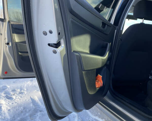 Серый Шкода Рапид, объемом двигателя 1.2 л и пробегом 120 тыс. км за 7300 $, фото 17 на Automoto.ua