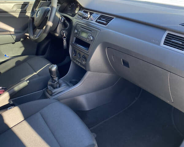 Серый Шкода Рапид, объемом двигателя 1.2 л и пробегом 120 тыс. км за 7300 $, фото 12 на Automoto.ua