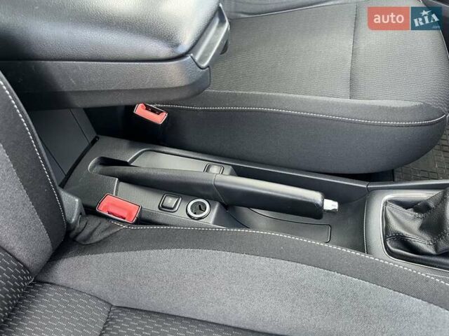 Сірий Шкода Рапід, об'ємом двигуна 1.2 л та пробігом 165 тис. км за 7800 $, фото 37 на Automoto.ua
