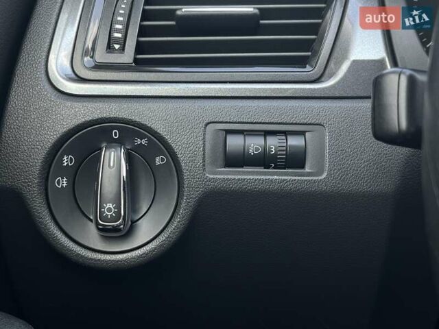 Сірий Шкода Рапід, об'ємом двигуна 1.2 л та пробігом 165 тис. км за 7800 $, фото 41 на Automoto.ua