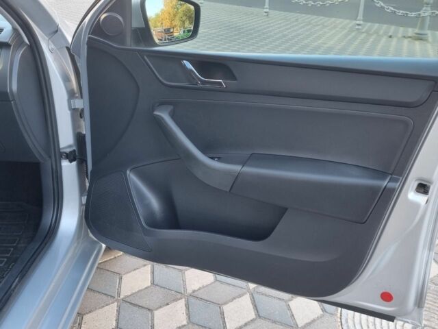 Серый Шкода Рапид, объемом двигателя 0 л и пробегом 59 тыс. км за 9200 $, фото 11 на Automoto.ua