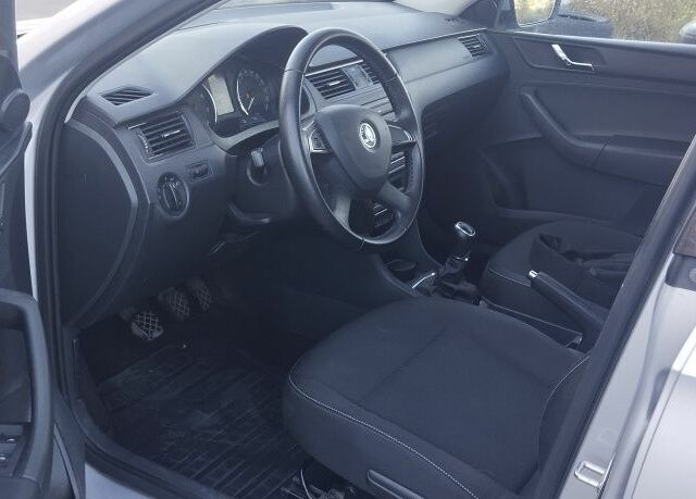 Серый Шкода Рапид, объемом двигателя 0 л и пробегом 59 тыс. км за 9200 $, фото 5 на Automoto.ua