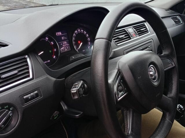 Серый Шкода Рапид, объемом двигателя 1.6 л и пробегом 270 тыс. км за 5800 $, фото 6 на Automoto.ua