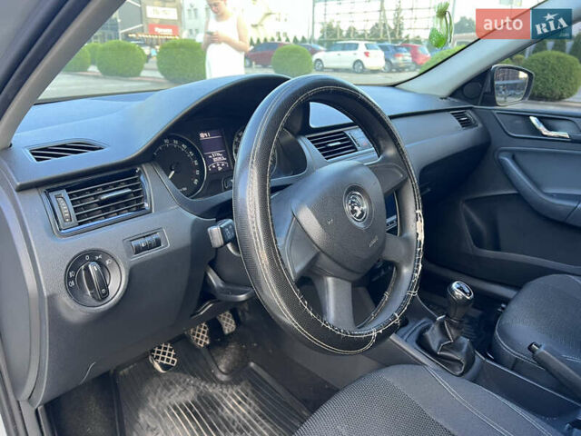 Серый Шкода Рапид, объемом двигателя 1.6 л и пробегом 305 тыс. км за 8000 $, фото 14 на Automoto.ua