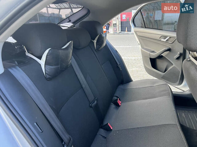 Серый Шкода Рапид, объемом двигателя 1.6 л и пробегом 305 тыс. км за 8000 $, фото 22 на Automoto.ua