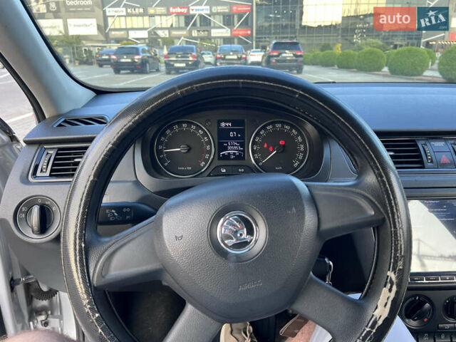 Серый Шкода Рапид, объемом двигателя 1.6 л и пробегом 305 тыс. км за 8000 $, фото 26 на Automoto.ua