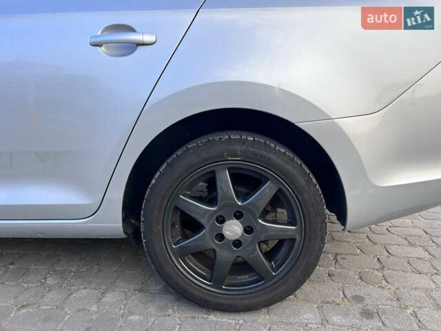 Серый Шкода Рапид, объемом двигателя 1.6 л и пробегом 305 тыс. км за 8000 $, фото 7 на Automoto.ua