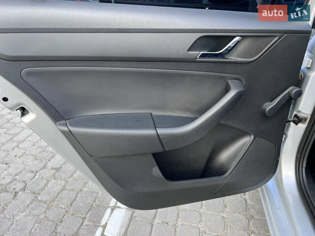 Серый Шкода Рапид, объемом двигателя 1.6 л и пробегом 305 тыс. км за 8000 $, фото 16 на Automoto.ua