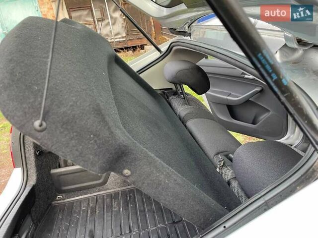 Серый Шкода Рапид, объемом двигателя 1.6 л и пробегом 127 тыс. км за 10000 $, фото 63 на Automoto.ua