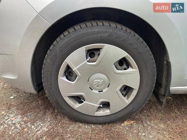 Серый Шкода Рапид, объемом двигателя 1.6 л и пробегом 127 тыс. км за 10000 $, фото 29 на Automoto.ua