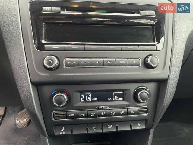 Серый Шкода Рапид, объемом двигателя 1.6 л и пробегом 127 тыс. км за 10000 $, фото 43 на Automoto.ua