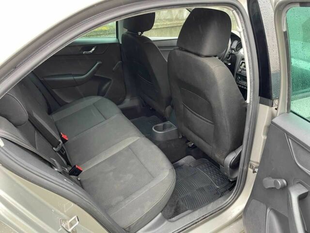 Серый Шкода Рапид, объемом двигателя 1.2 л и пробегом 183 тыс. км за 7300 $, фото 14 на Automoto.ua