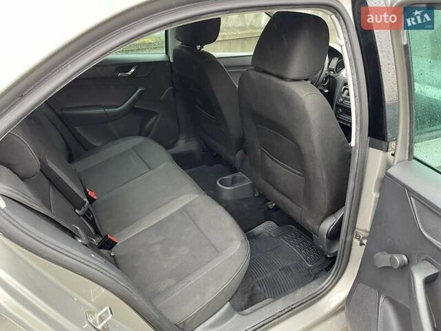 Серый Шкода Рапид, объемом двигателя 1.2 л и пробегом 183 тыс. км за 7300 $, фото 13 на Automoto.ua