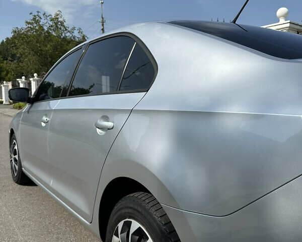 Серый Шкода Рапид, объемом двигателя 1.6 л и пробегом 286 тыс. км за 7700 $, фото 8 на Automoto.ua