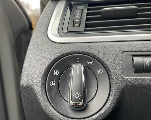 Серый Шкода Рапид, объемом двигателя 1.2 л и пробегом 183 тыс. км за 7300 $, фото 18 на Automoto.ua