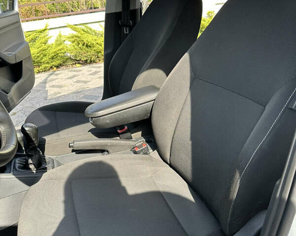 Серый Шкода Рапид, объемом двигателя 1.6 л и пробегом 286 тыс. км за 7700 $, фото 13 на Automoto.ua